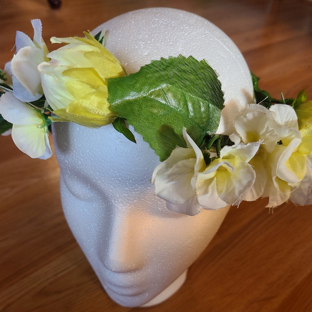 🦩 3/$30 Handmade Yellow and Cream Flower Crown